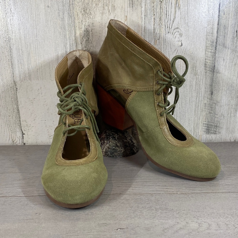 Latigo Soleil Lace Up Ankle Booties - US 8